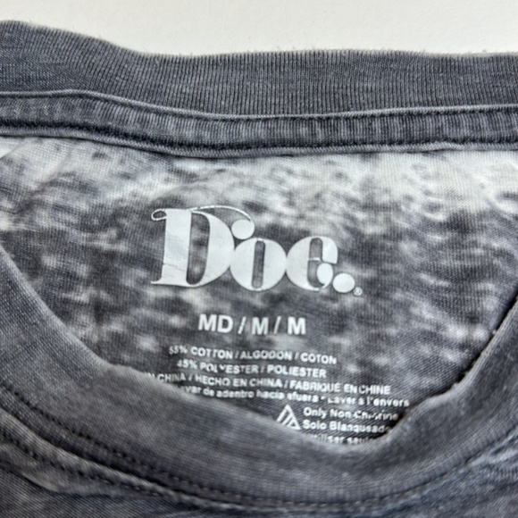 Women’s Doe Happy Hallowine T-shirt size medium - Picture 3 of 6